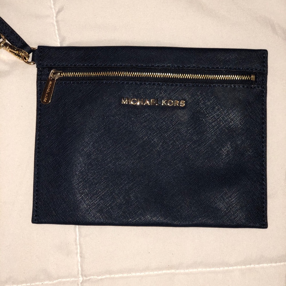 Micheal Kors wristlet